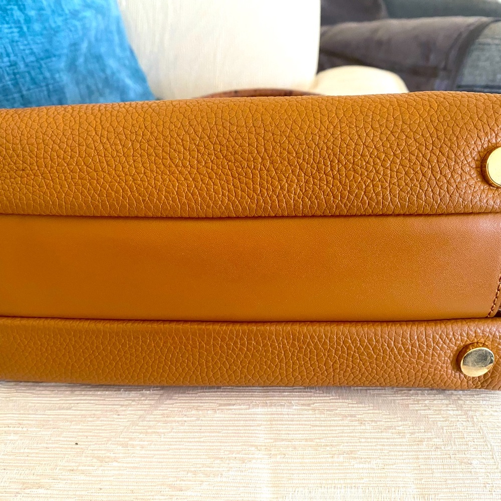 Mickeal kors medium size satchel.